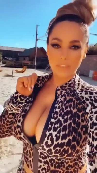 Kelly Brook