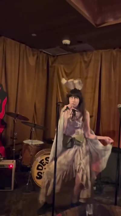 Moth sing.