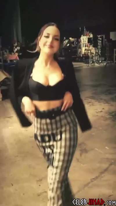 Elizabeth Gillies on your face