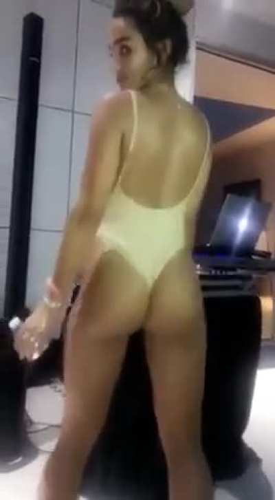 🍑👅