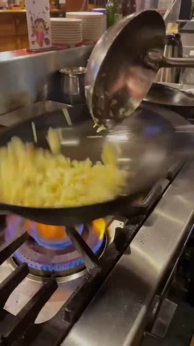 Making fried rice 