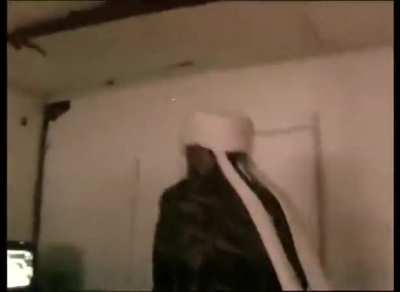 Osama bin ladin -karargahı vurulmadan yaklaşık 5 dakika önce şarkı söylerken