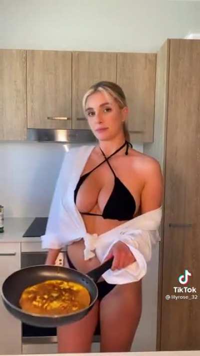 What every man deserves to come home to 🤤