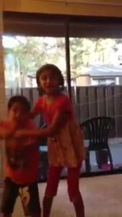 i was 3 or 4 in this video, it’s from 2010 or 2011, i found it while going thru old pictures, my sister was singing and i wanted to ruin her moment, so she threw me