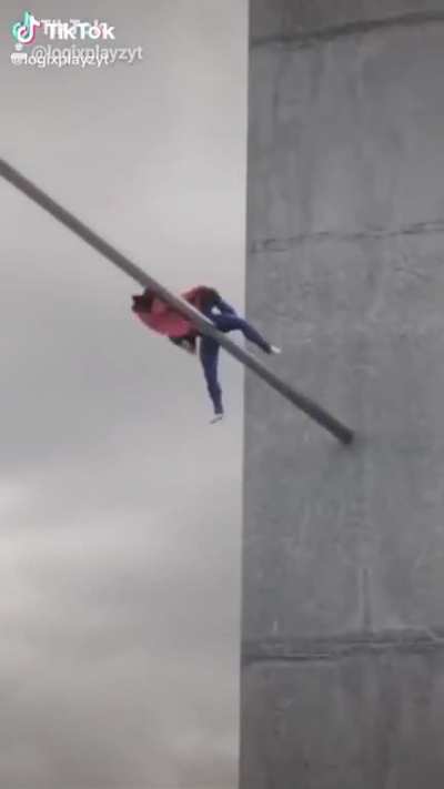 SUPERMA- AAAHH