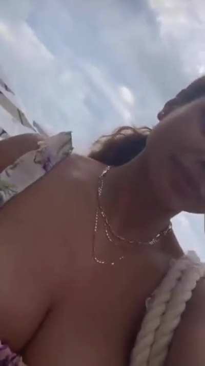 👑