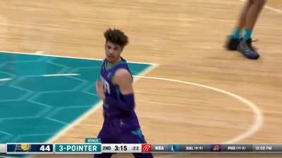 [Highlight] Lamelo spins Torrey Craig on the 3