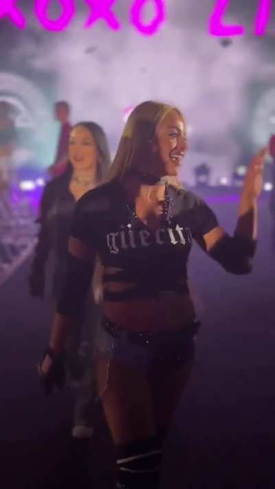 Liv with Roxanne and Raquel in Leipzig, Germany (January 8, 2026)