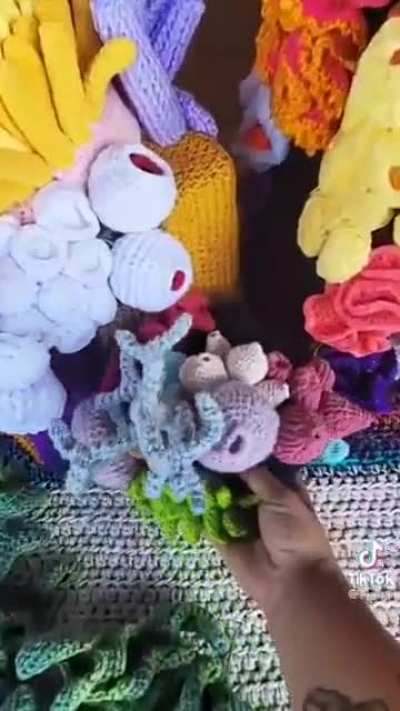 Completely knitted coral reef (original post by momomanatee)