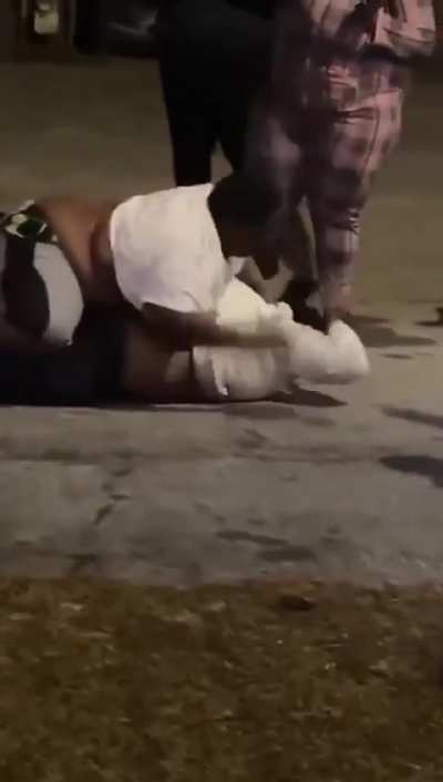 Two fatties fighting on the street