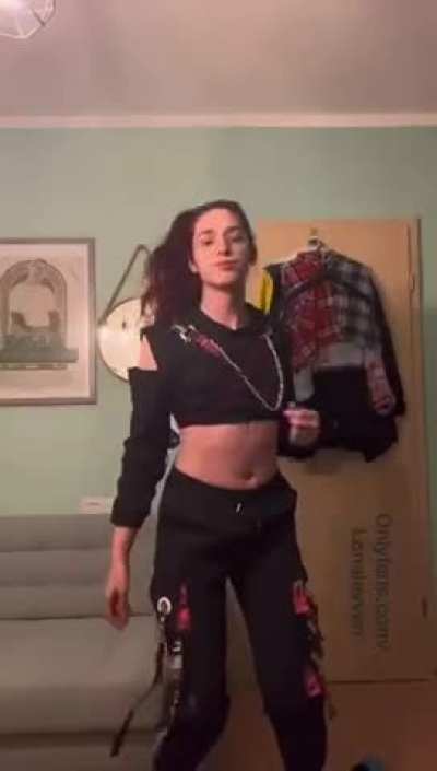 [Reddit] im a magician, i can make my cloth disappear🥰