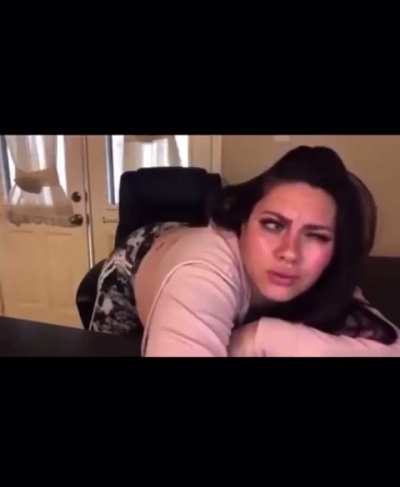 Selena loca farting