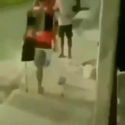 Cuidado pra não leva um chute dele