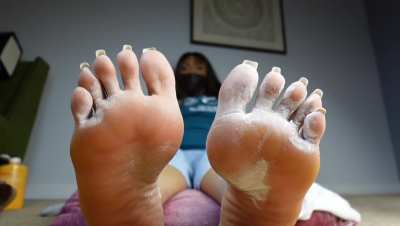 🔥NEW ON ONLYFANS. Love mature women's feet? I introduce you to your big, crusty foot step aunt. Need a favor from her? Then moisturize her soles with your man milk 💦