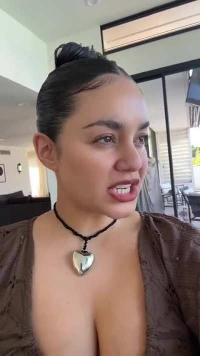 Vanessa Hudgens 