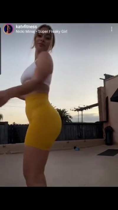 Don't think mustard yellow ever looked this good..