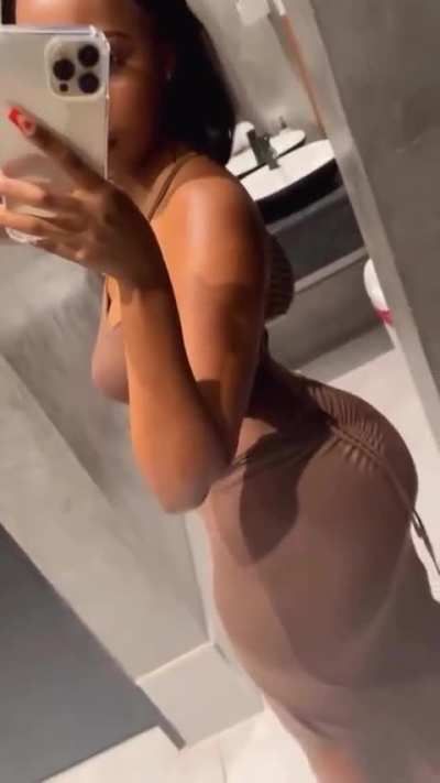 Mirror selfie time