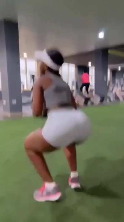 🚶🏿‍♀️