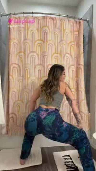 Fat ass clap, clap!