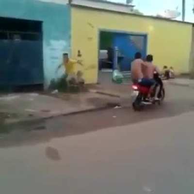 Gang Violence in Brazil in broad daylight...