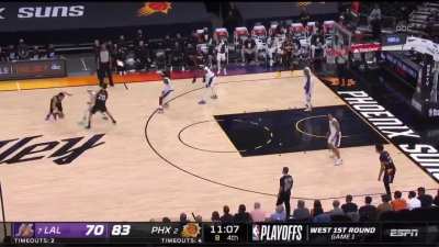 [Highlight] Booker nails the pull up 3 and Phoenix's lead is 16