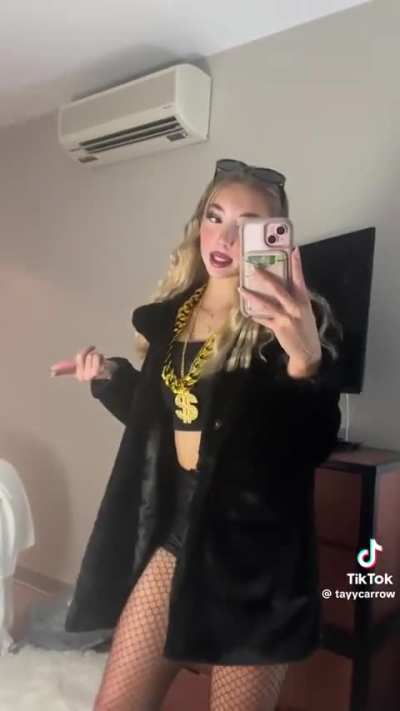 Wow she’s beautiful!