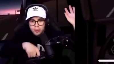 ALGUIEN ME PUEDE DECIR QUE ANIME ES ESTE PLS