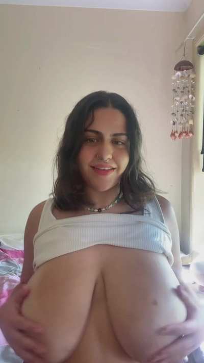 Don't know how to flirt but I can show you Arabian tits instead