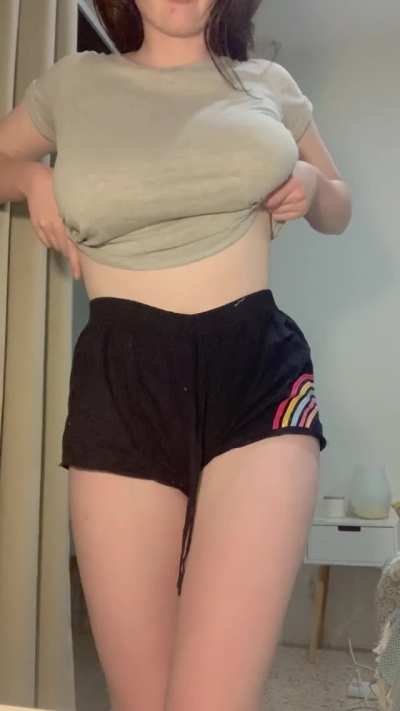 Possibly the best titty drop I’ve ever seen on reddit ( her Free album In Comments )