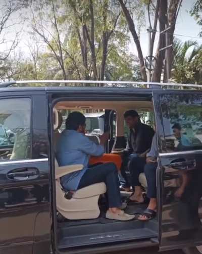“Traffic lo agamu anukunna” lmao this is so funny. A potential meme template