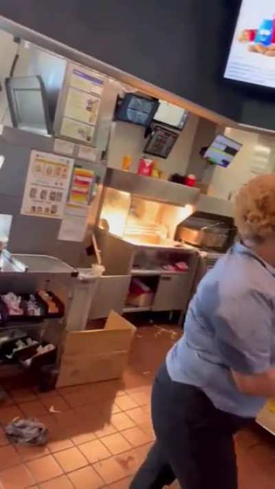McDonald’s employees fighting 💀