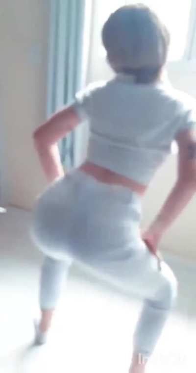👩🏻‍⚕️