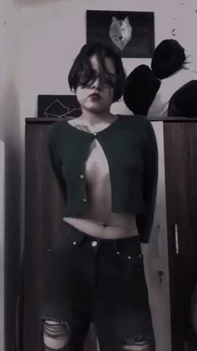 How many of you likes Petite girls