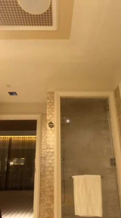 Jessica Dykst<wbr>ra(@s<wbr>hes_g<wbr>orjes<wbr>s) flashing on IG live