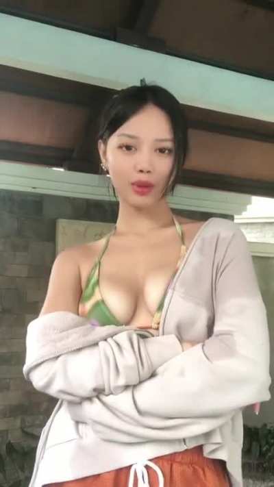 Micaella Raz