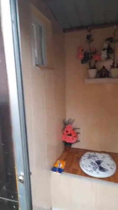 Cum citesc eu ziarul de dimineata cu cafeluta langa mine