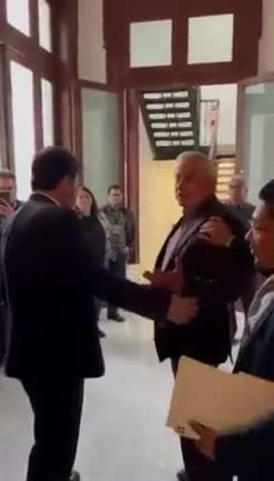 Diputados locales del PVEM y PRD se agarran a golpes en el Congreso de CdMx