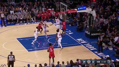 [Highlight] Jalen Green gets the layup to fall off the top of the backboard over Mitchell Robinson