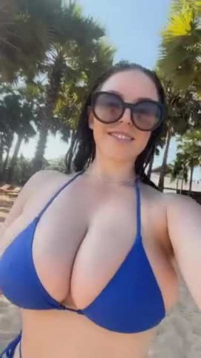 Bouncy in blue