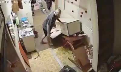 С лестн<wbr>ицей что-то не так 🤔