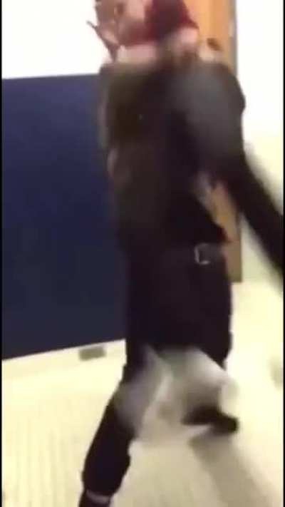 One’s got hands, unfortunately the other’s got weight (audios weird I only could find this posted as slow-mo)