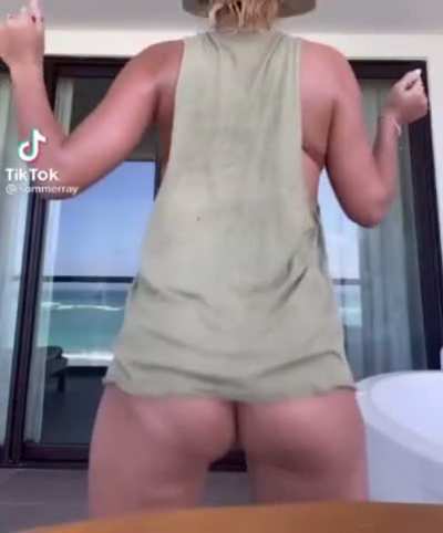 Slow Motion Twerking