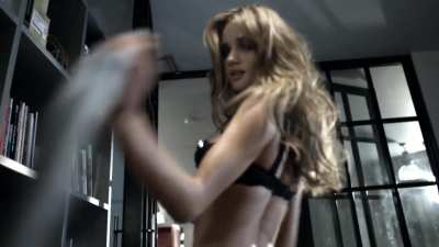 This ad with Rosie Hunti<wbr>ngton<wbr>-Whit<wbr>eley blew my mind off for a long time...Wished they'd do such things with another VS models too.
