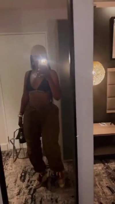 Fine gyal.