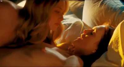 Amanda Seyfried and Julianne Moore