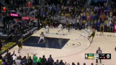[Highlight] Steph Curry with another clutch bucket, as he hits a tough step back three