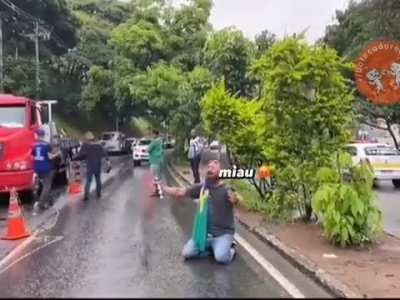 Certeza que foi um surto coletivo 