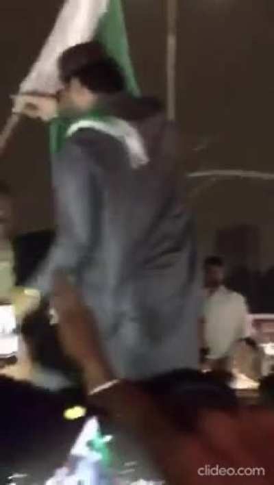 Quaid is back!