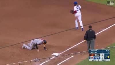 [Highlight] Kirk picks the runner off after a missed bunt attempt