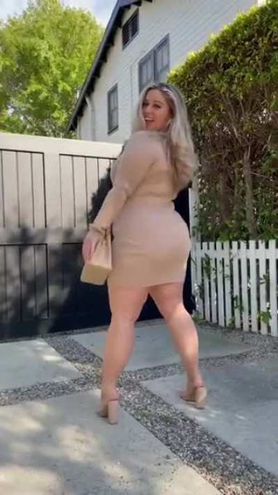 Good god, she’s beautiful!!